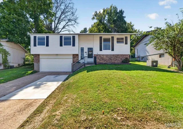 Photo 3 of Single family home for sale at 1922 Catlin Dr, Barnhart, MO 63012 | MLS# MIS26055372 | Listing updated on 2026-09-17