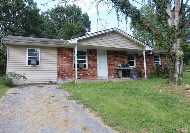 Photo 2 of Single family home for sale at 1106 Breezie Ln, Cape Girardeau, MO 63701 | MLS# MIS26055373 | Listing updated on 2026-10-12