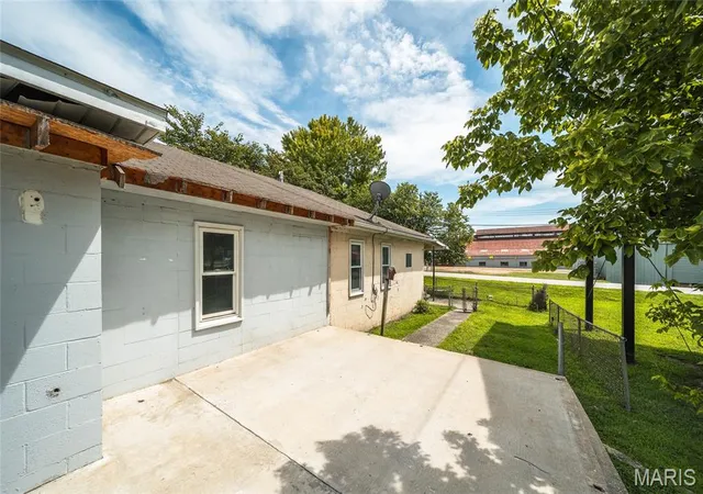 Photo 2 of Single family home for sale at 412 E Water St, Grafton, IL 62037 | MLS# MIS26055375 | Listing updated on 2026-08-31