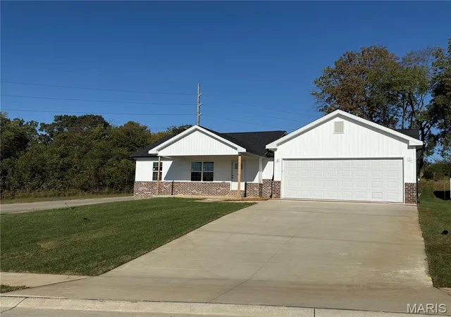 Photo 3 of Single family home for sale at 4002 Chapel Ridge Dr, Jackson, MO 63755 | MLS# MIS26055382 | Listing updated on 2026-10-11