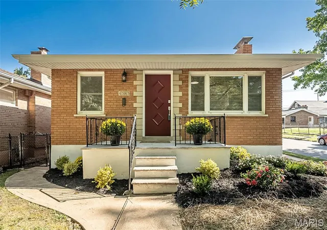 Photo 1 of Sale Pending at 4383 Holly Hills Blvd, St Louis, MO 63116 | MLS# MIS26055398 | Listing updated on 2026-09-05