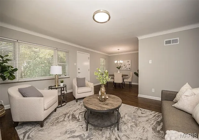Photo 3 of Sale Pending at 4383 Holly Hills Blvd, St Louis, MO 63116 | MLS# MIS26055398 | Listing updated on 2026-09-05