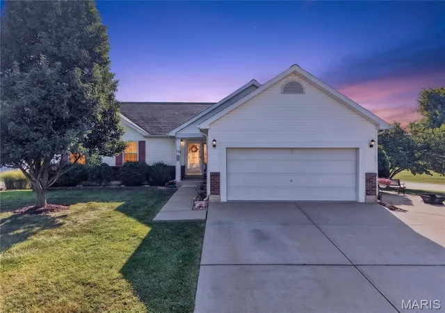 Photo 3 of Sale Pending at 130 Granite Pointe Ln, Winfield, MO 63389 | MLS# MIS26055399 | Listing updated on 2026-09-13