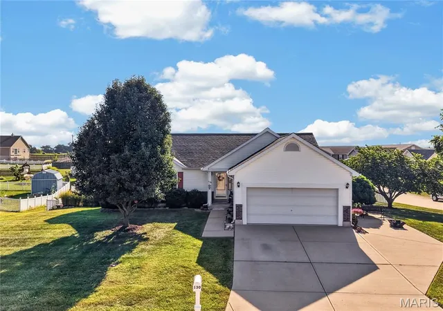 Photo 3 of Sale Pending at 130 Granite Pointe Ln, Winfield, MO 63389 | MLS# MIS26055399 | Listing updated on 2026-09-13