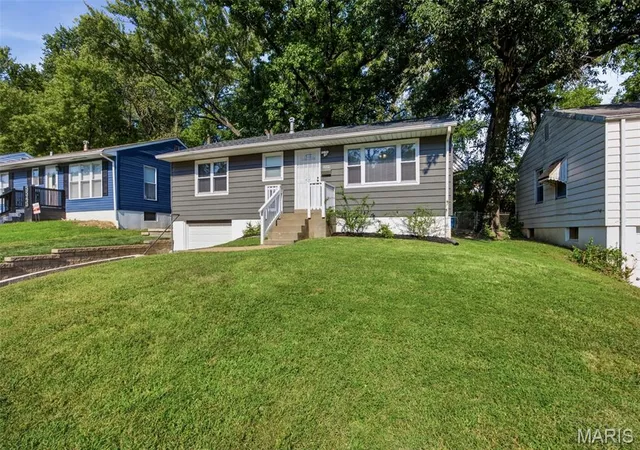 Photo 2 of Sale Pending at 5549 Sapphire Ave, St Louis, MO 63136 | MLS# MIS26055407 | Listing updated on 2026-09-02