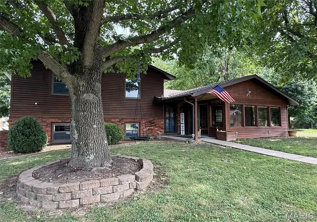 Photo 1 of Single family home for sale at 806 Charles Ct, Steeleville, IL 62288 | MLS# MIS26055418 | Listing updated on 2026-08-28