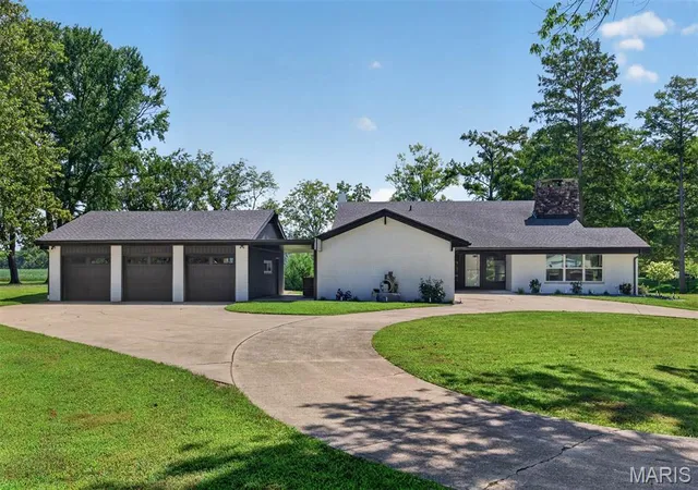 Photo 2 of Single family home for sale at 13750 Kayser Rd, Highland, IL 62249 | MLS# MIS26055423 | Listing updated on 2026-09-04