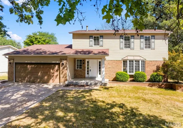 Photo 3 of Sale Pending at 1901 Riverwood Trails Dr, Florissant, MO 63031 | MLS# MIS26055425 | Listing updated on 2026-10-06