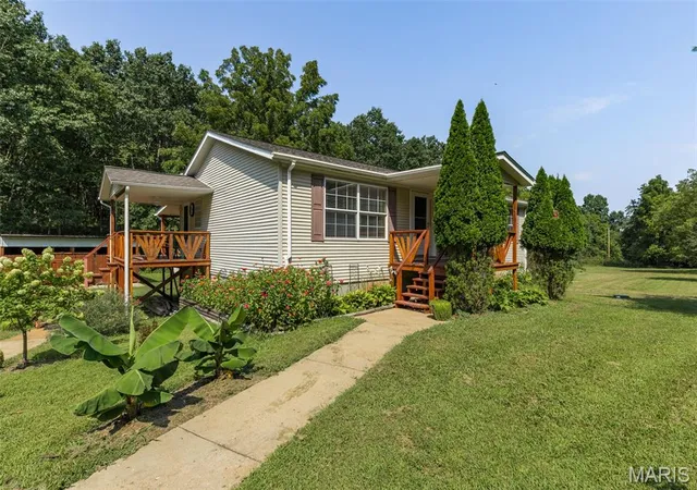 Photo 2 of Manufactured home for sale at 10071 Old Saint Louis Rd, Valles Mines, MO 63087 | MLS# MIS26055435 | Listing updated on 2026-09-02