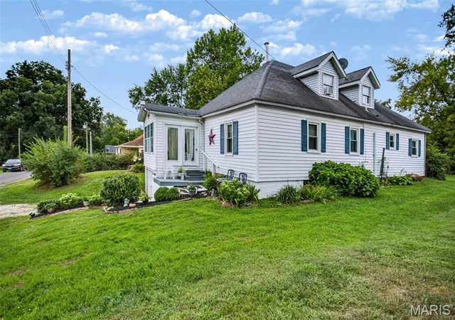 Photo 3 of Sale Pending at 706 Spring Street, Pleasant Hill, IL 62366 | MLS# MIS26055456 | Listing updated on 2026-09-24