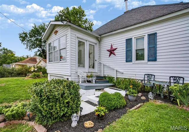 Photo 3 of Sale Pending at 706 Spring Street, Pleasant Hill, IL 62366 | MLS# MIS26055456 | Listing updated on 2026-09-24