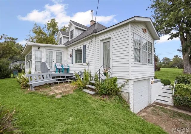 Photo 4 of Sale Pending at 706 Spring Street, Pleasant Hill, IL 62366 | MLS# MIS26055456 | Listing updated on 2026-09-24