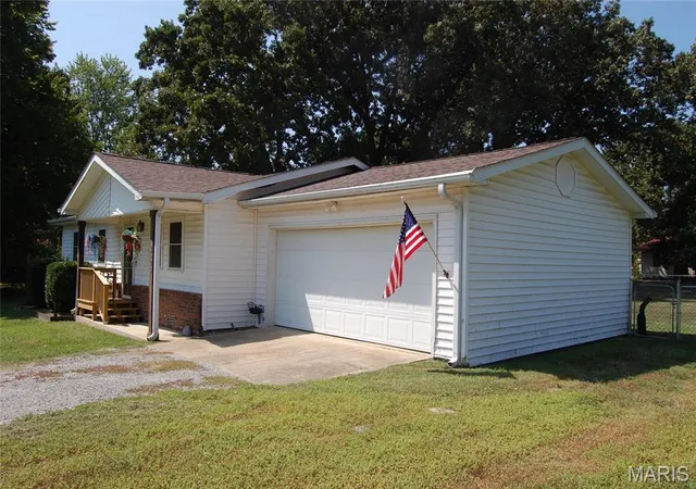 2nd image of 2609 W Susan Pl, Poplar Bluff, MO 63901 | MLS# MIS26055460