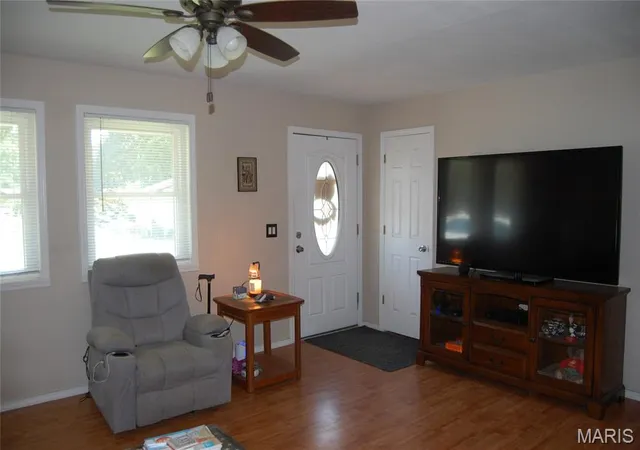 4th image of 2609 W Susan Pl, Poplar Bluff, MO 63901 | MLS# MIS26055460