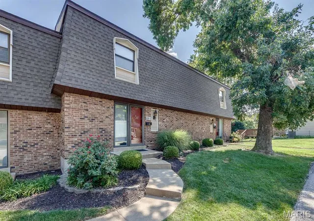 Photo 2 of Townhouse for sale at 230 Braeshire Dr #E, Ballwin, MO 63021 | MLS# MIS26055464 | Listing updated on 2026-08-29