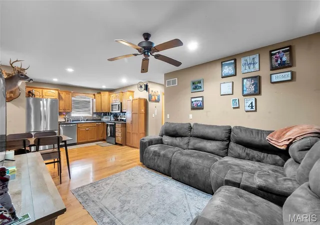 Photo 3 of Single family home for sale at 909 Forest Ave, Perryville, MO 63775 | MLS# MIS26055467 | Listing updated on 2026-09-24