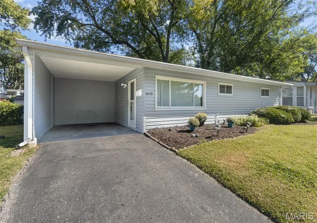 Photo 2 of Sale Pending at 9259 Bataan Dr, Saint Louis, MO 63134 | MLS# MIS26055470 | Listing updated on 2026-09-05