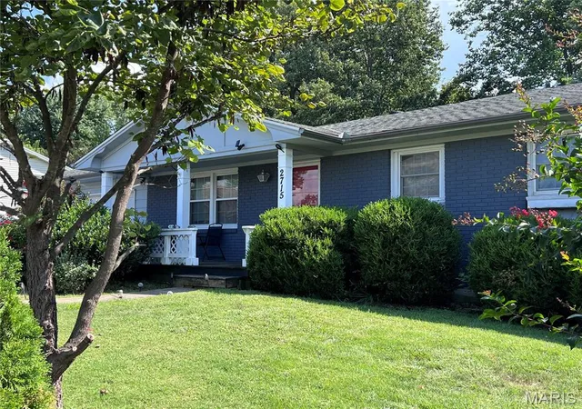 Photo 2 of Single family home for sale at 2715 Independence St, Cape Girardeau, MO 63703 | MLS# MIS26055474 | Listing updated on 2026-10-07