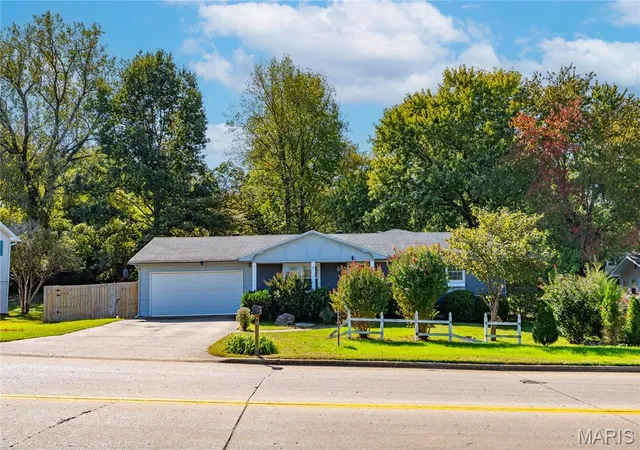 Photo 2 of Single family home for sale at 2715 Independence St, Cape Girardeau, MO 63703 | MLS# MIS26055474 | Listing updated on 2026-10-22