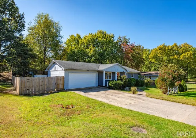 Photo 3 of Single family home for sale at 2715 Independence St, Cape Girardeau, MO 63703 | MLS# MIS26055474 | Listing updated on 2026-10-22