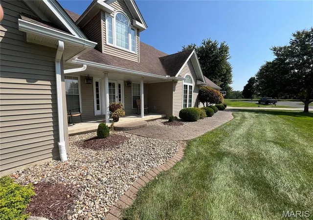 Photo 3 of Single family home for sale at 1436 S Lake Dr, Carrollton, IL 62016 | MLS# MIS26055480 | Listing updated on 2026-09-20