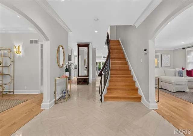 Photo 3 of Mansion for sale at 44 Broadview Dr, Saint Louis, MO 63105 | MLS# MIS26055481 | Listing updated on 2026-10-04