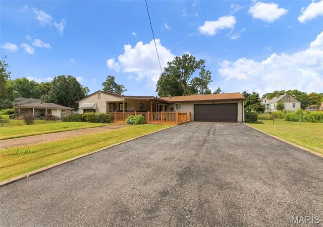 Photo 3 of Sale Pending at 2531 Wismer Ave, St Louis, MO 63114 | MLS# MIS26055487 | Listing updated on 2026-09-12