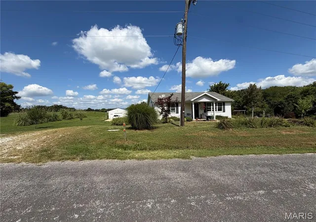 Photo 1 of Sale Pending at 443 Hwy Z, Silex, MO 63377 | MLS# MIS26055491 | Listing updated on 2026-10-05