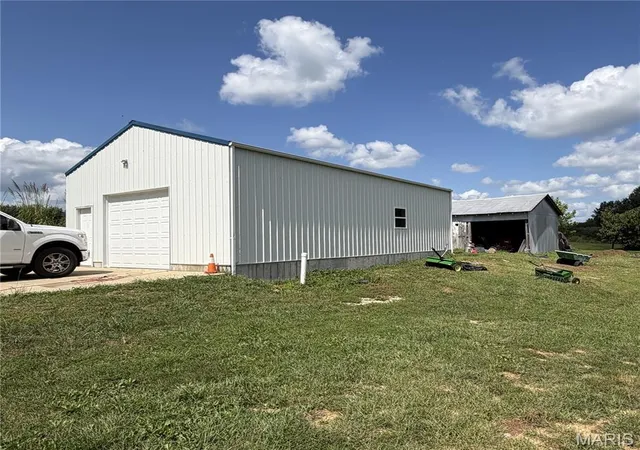 Photo 3 of Sale Pending at 443 Hwy Z, Silex, MO 63377 | MLS# MIS26055491 | Listing updated on 2026-10-05