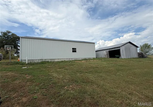Photo 3 of Sale Pending at 443 Hwy Z, Silex, MO 63377 | MLS# MIS26055491 | Listing updated on 2026-10-05