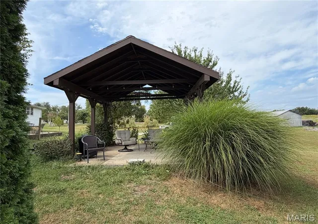 Photo 4 of Sale Pending at 443 Hwy Z, Silex, MO 63377 | MLS# MIS26055491 | Listing updated on 2026-10-05