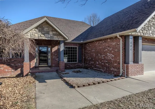 3rd image of 2408 Boardwalk Dr, Lebanon, MO 65536 | MLS# MIS26055496