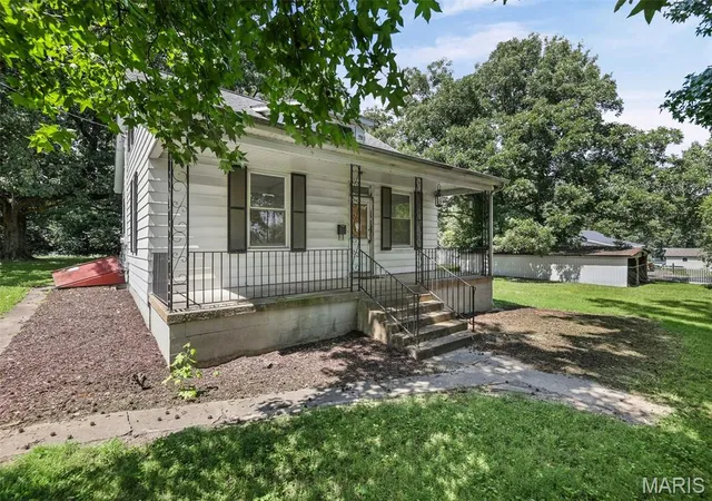 Photo 2 of Single family home for sale at 215 N Herman St, Lebanon, IL 62254 | MLS# MIS26055497 | Listing updated on 2026-09-02