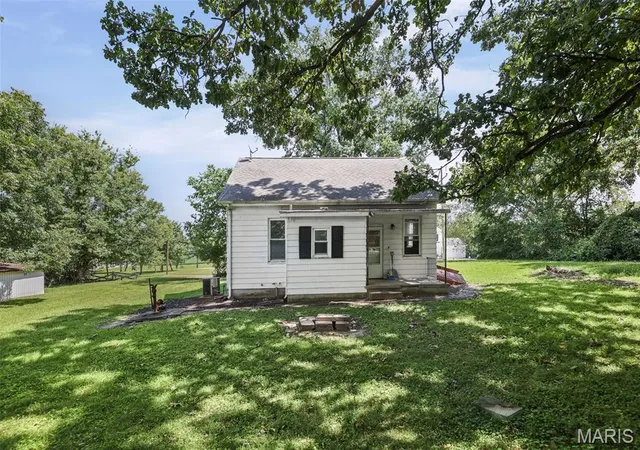 Photo 3 of Single family home for sale at 215 N Herman St, Lebanon, IL 62254 | MLS# MIS26055497 | Listing updated on 2026-09-02