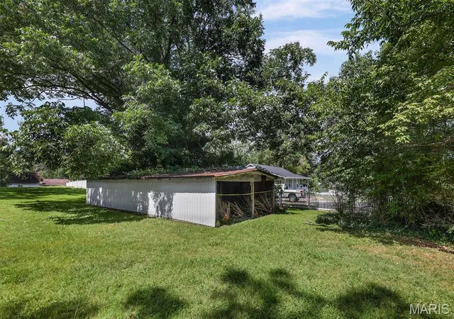 Photo 4 of Single family home for sale at 215 N Herman St, Lebanon, IL 62254 | MLS# MIS26055497 | Listing updated on 2026-09-02