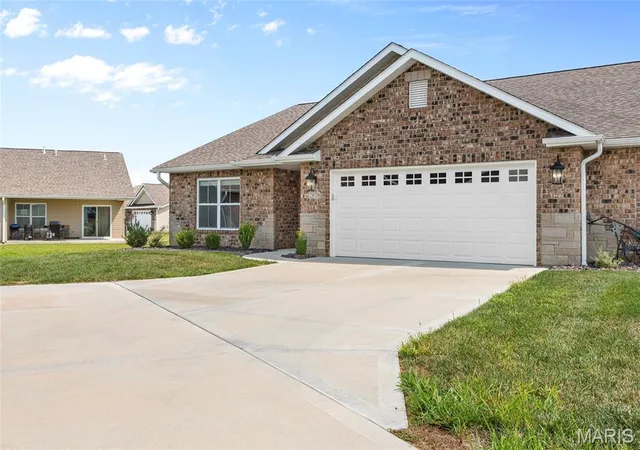 Photo 2 of Single family home for sale at 2026 Serenade Ln, Troy, IL 62294 | MLS# MIS26055510 | Listing updated on 2026-08-31
