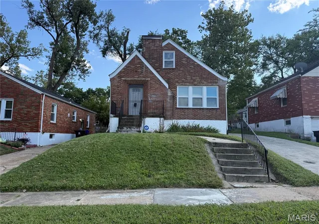 Photo 2 of Single family home for sale at 6832 Julian Ave, University City, MO 63130 | MLS# MIS26055533 | Listing updated on 2026-09-02