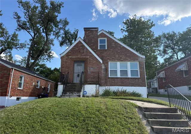 Photo 1 of Single family home for sale at 6832 Julian Ave, University City, MO 63130 | MLS# MIS26055533 | Listing updated on 2026-09-02