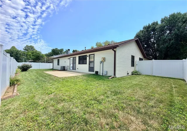 Photo 2 of Sale Pending at 409 Kim Dr, Fairview Heights, IL 62208 | MLS# MIS26055541 | Listing updated on 2026-08-31