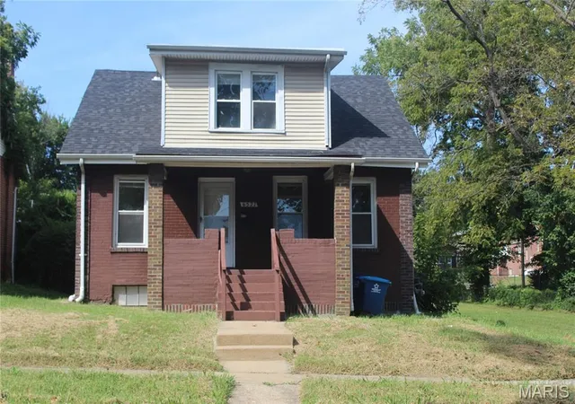 Photo 2 of Single family home for sale at 6527 Julian Ave, St Louis, MO 63133 | MLS# MIS26055542 | Listing updated on 2026-08-31