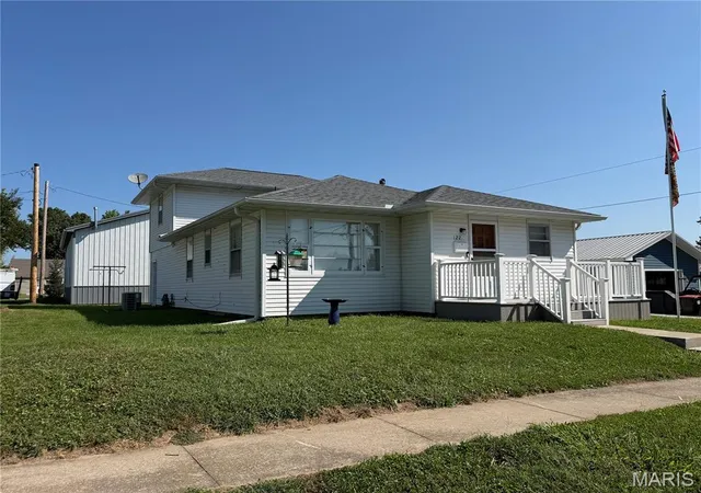 4th image of 122 W Elm St, Palmyra, MO 63461 | MLS# MIS26055548