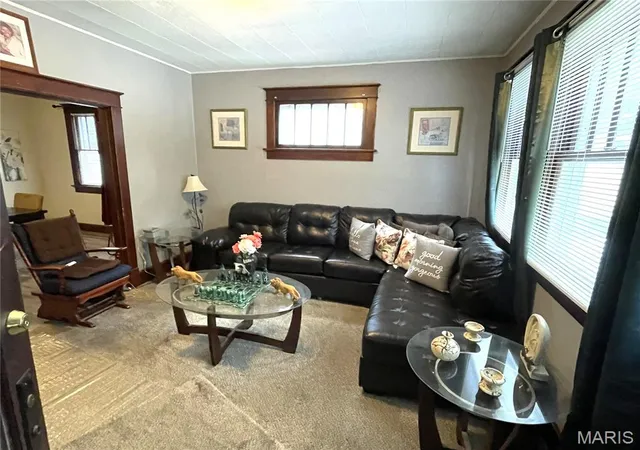 Photo 2 of Single family home for sale at 321 Dry St, Alton, IL 62002 | MLS# MIS26055561 | Listing updated on 2026-09-01