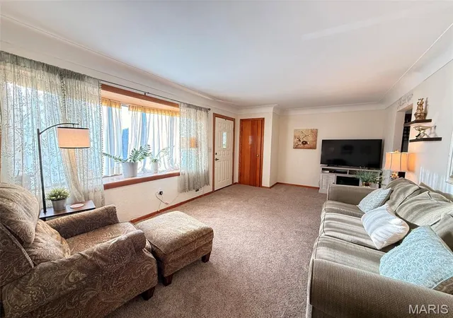 Photo 3 of Single family home for sale at 142 Reno Ave, East Alton, IL 62024 | MLS# MIS26055562 | Listing updated on 2026-09-01
