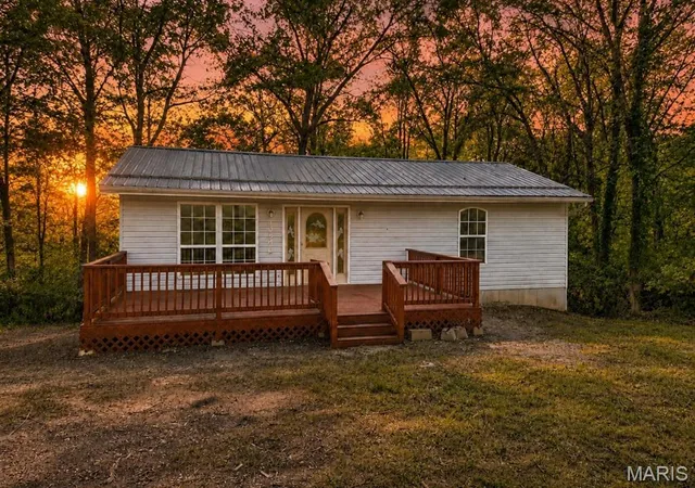 Photo 1 of Sale Pending at 13546 E Sunrise Lake Dr, De Soto, MO 63020 | MLS# MIS26055566 | Listing updated on 2026-10-04