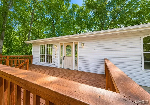 Photo 3 of Sale Pending at 13546 E Sunrise Lake Dr, De Soto, MO 63020 | MLS# MIS26055566 | Listing updated on 2026-10-04
