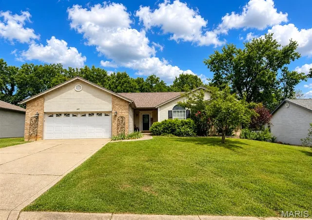 Photo 1 of Single family home for sale at 427 Timber Dr, Warrenton, MO 63383 | MLS# MIS26055568 | Listing updated on 2026-09-14