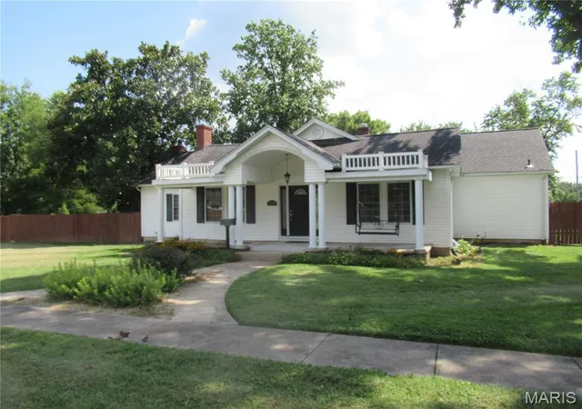 Photo 1 of Single family home for sale at 230 Maple St, Sullivan, MO 63080 | MLS# MIS26055573 | Listing updated on 2026-09-06