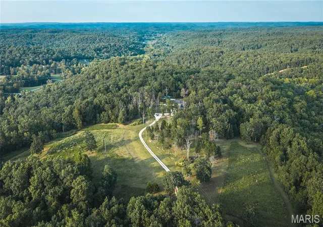 Photo 4 of House for sale at 404 Coyote Creek Ln, Climax Springs, MO 65324 | MLS# MIS26055579 | Listing updated on 2026-08-28