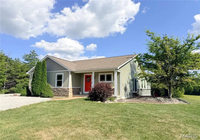 Photo 1 of Single family home for sale at 6730 Cardinal Dr, Waterloo, IL 62298 | MLS# MIS26055583 | Listing updated on 2026-10-05