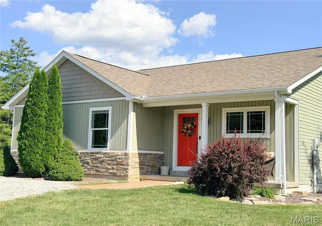 Photo 2 of Single family home for sale at 6730 Cardinal Dr, Waterloo, IL 62298 | MLS# MIS26055583 | Listing updated on 2026-10-05